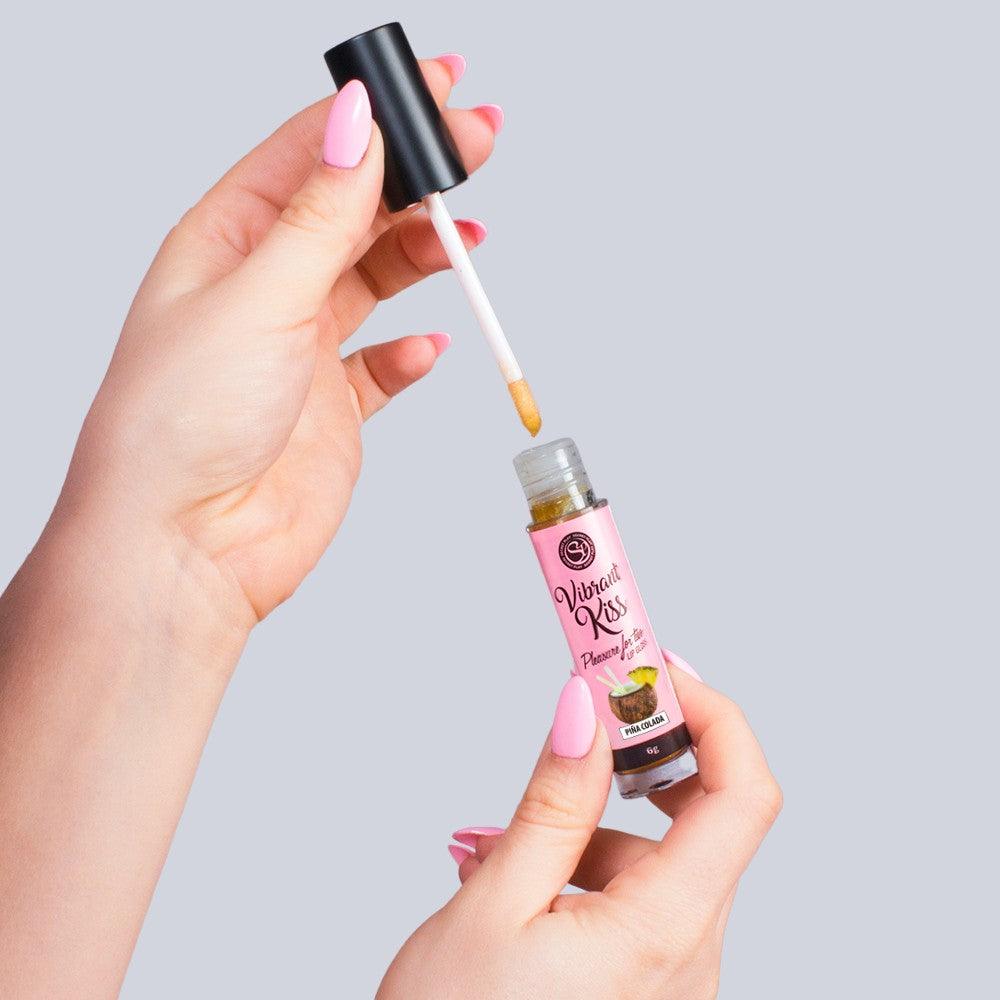 Luciu de buze Piña Colada, Buze Catifelate cu Aroma Exotica, Vibrant Kiss, 6 ml - Amoroso