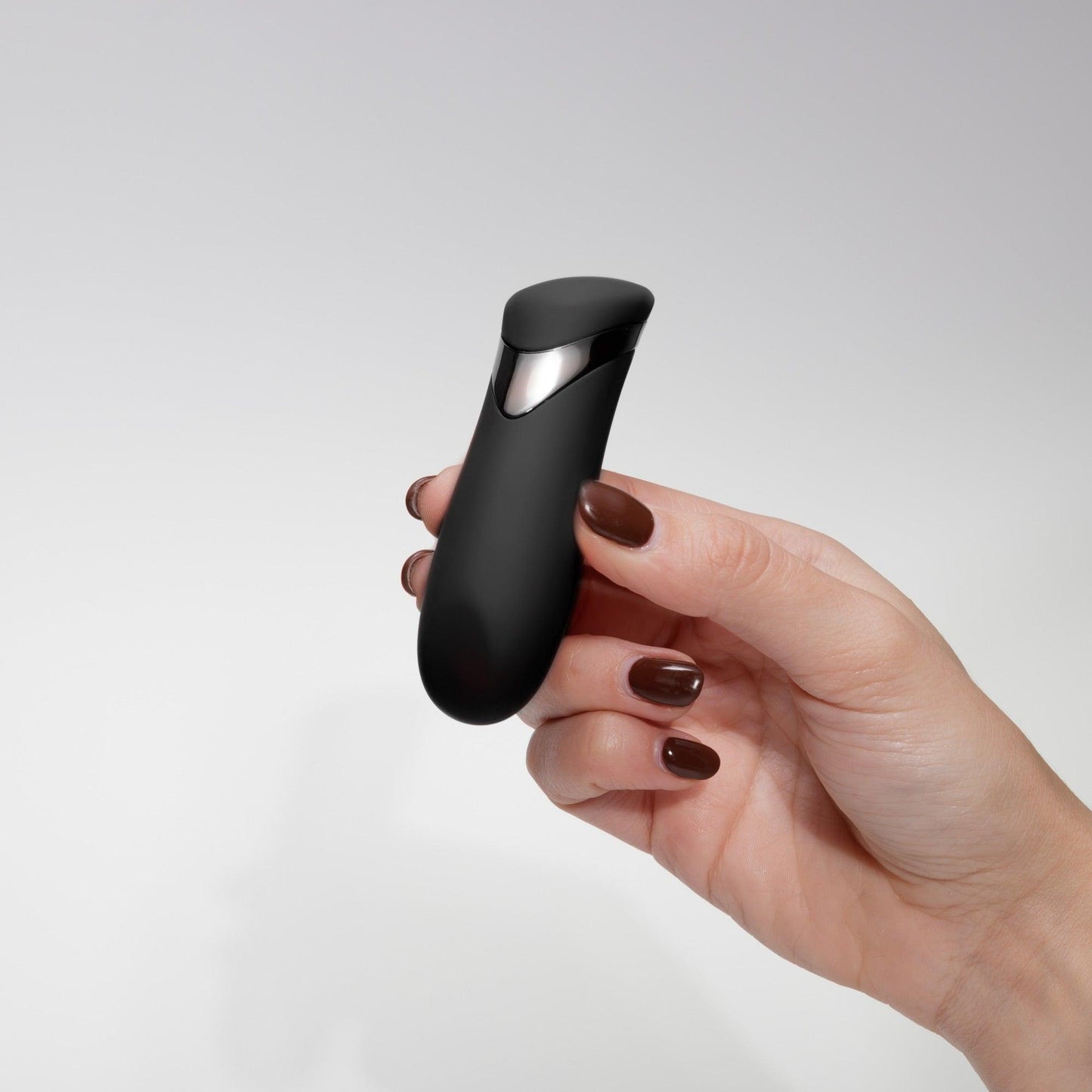 Vibrator Bullet Reincarcabil, Putere, Eleganta si Placere Discreta, Crushious, Negru - Amoroso