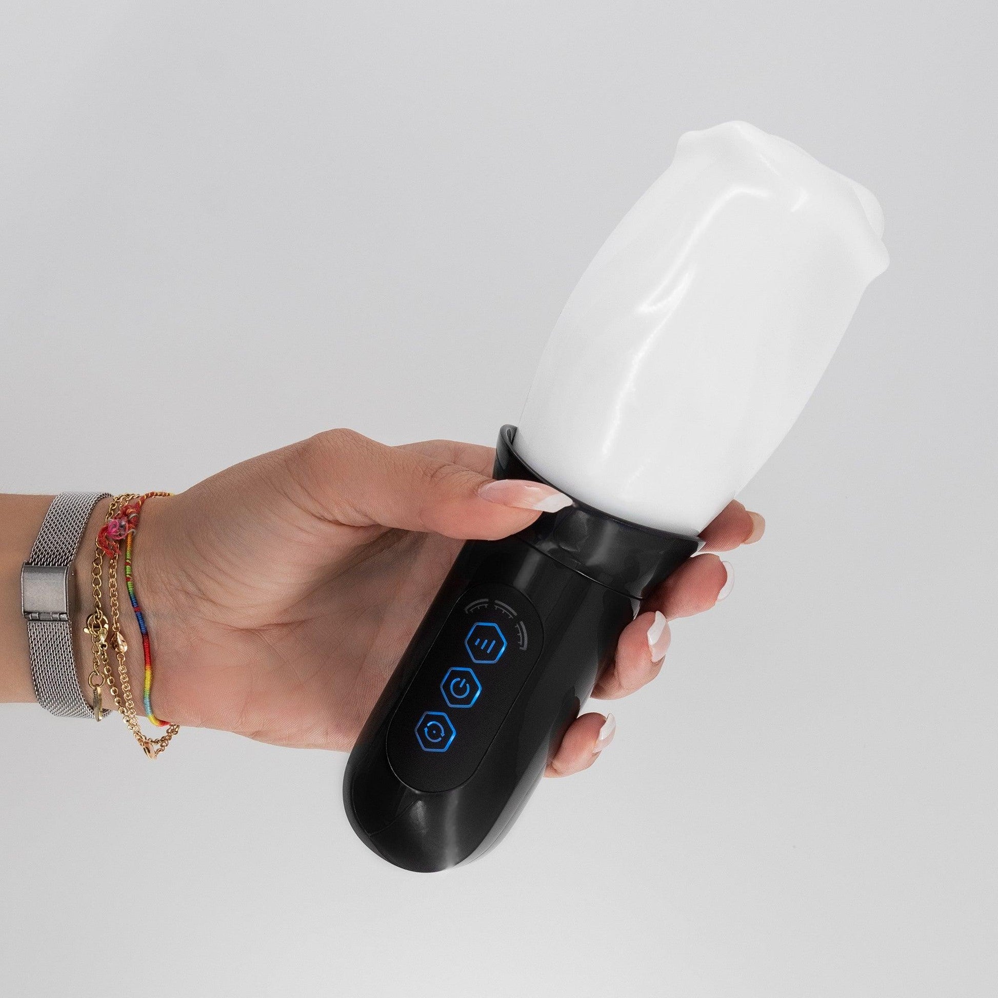 Masturbator cu Efect de Sex Oral, 360° Rotire, 3 Viteze si 4 Modele, Reincarcabil USB, Alb/ Negru - Amoroso
