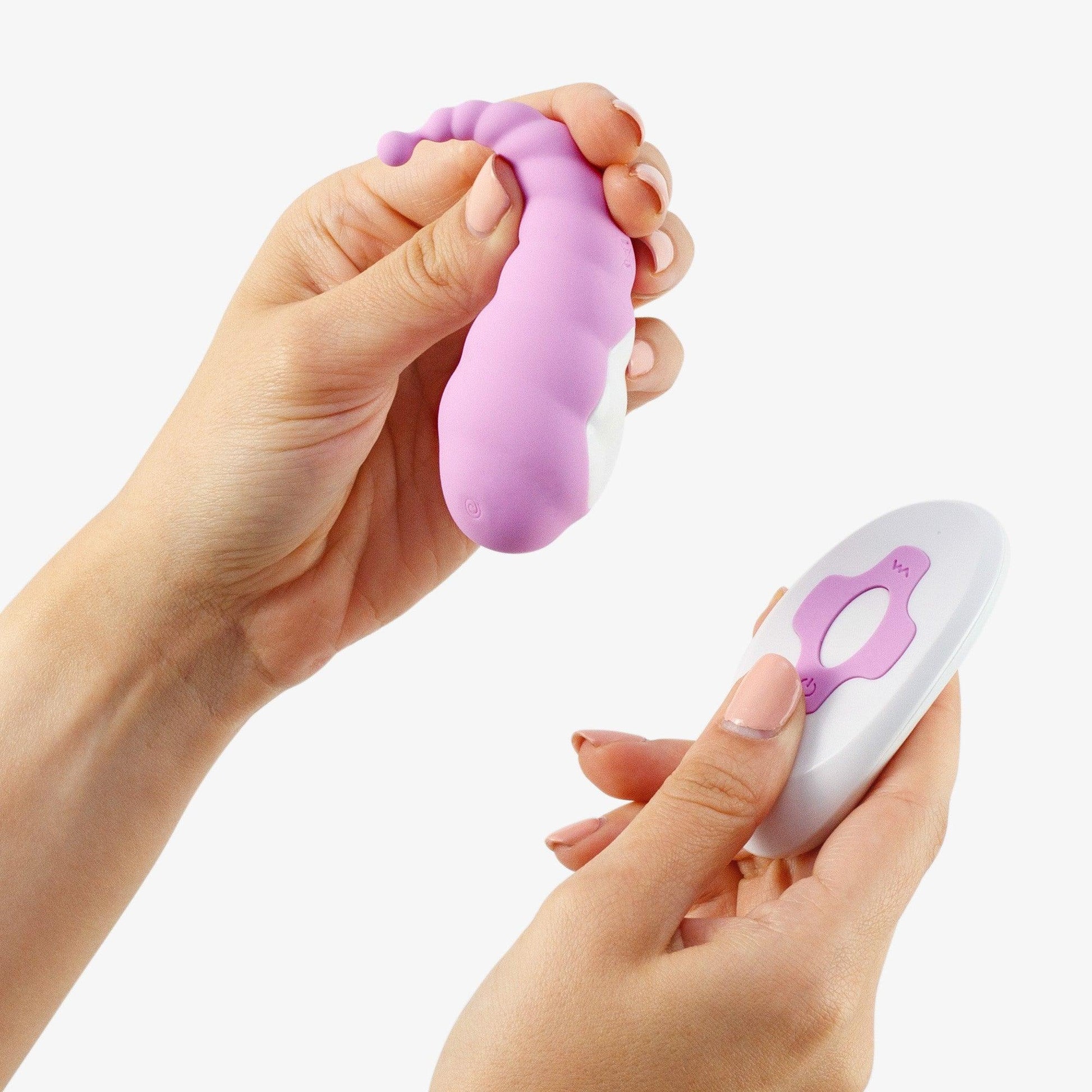 Vibrator Cocoon, Oul Vibrant Reincarcabil cu Telecomanda Wireless, 9 Moduri de Vibratie, Mov - Amoroso