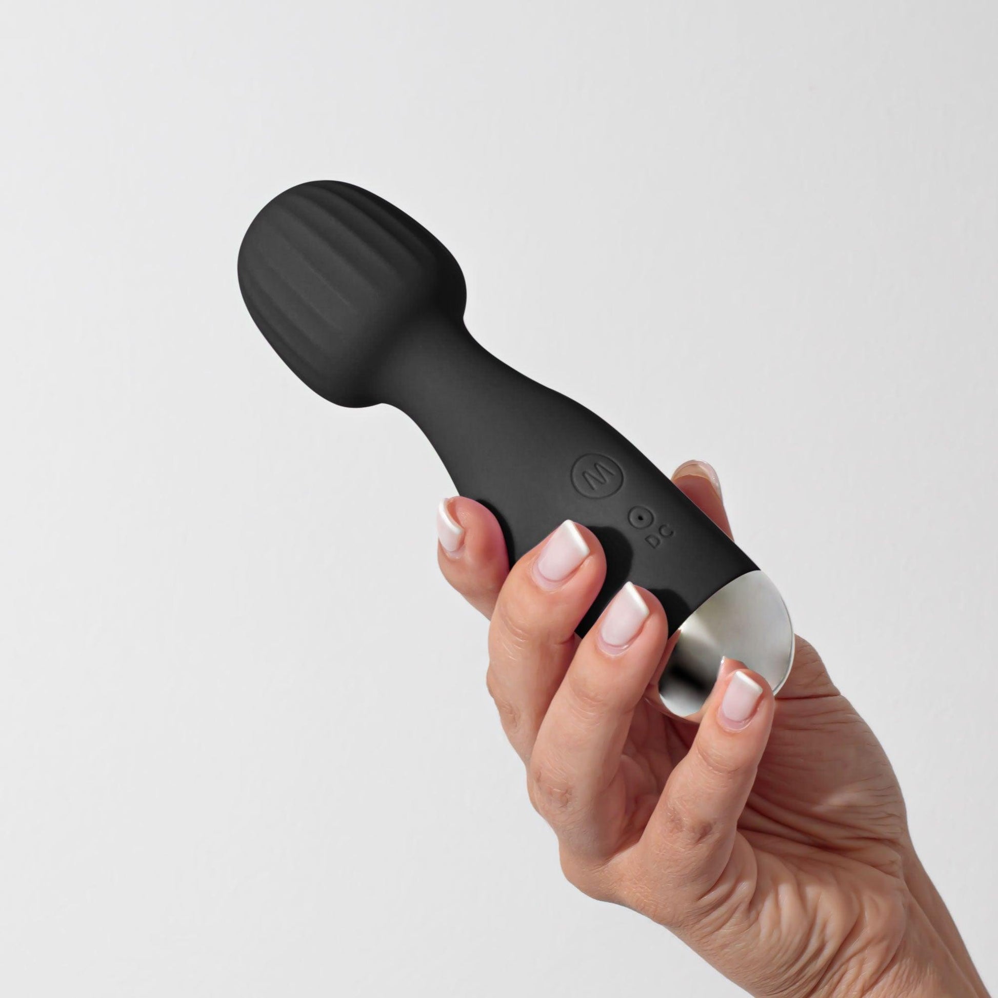 Vibrator Reincarcabil Mini Wand, 10 Moduri de Vibratie, Design Compact si Puternic, Negru - Amoroso