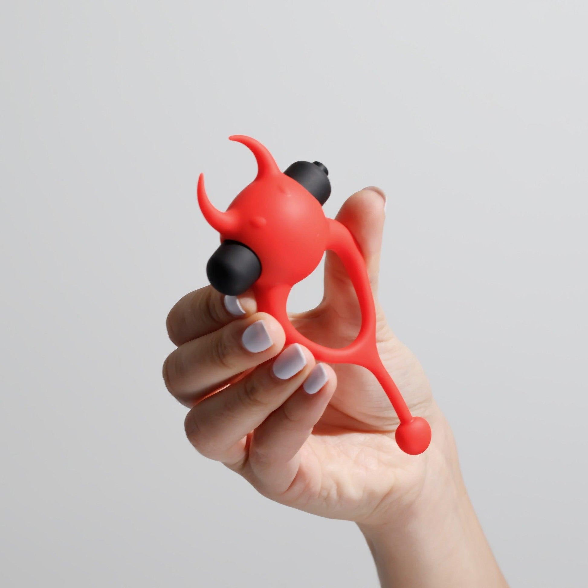 Inel Vibrator pentru Cupluri, 10 Moduri de Vibratii, Crushious Daemon, Rosu/ Negru - Amoroso